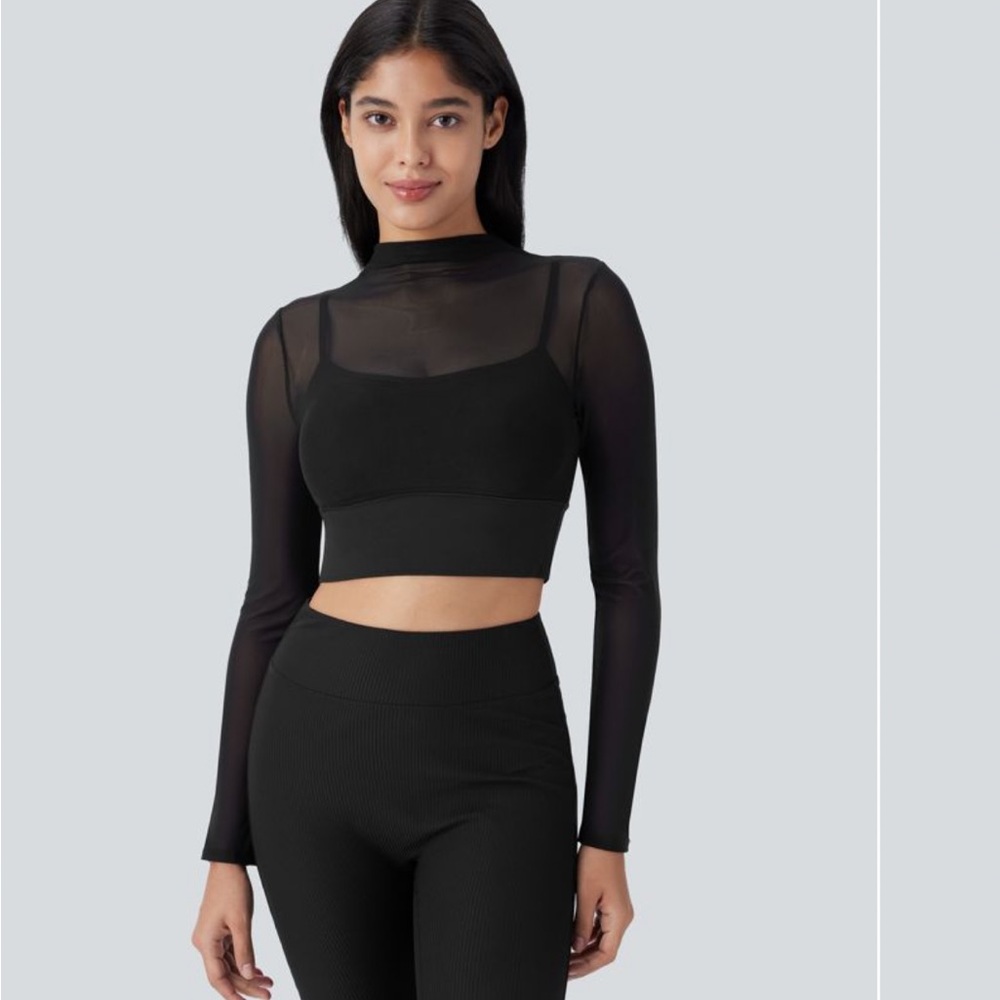 Contrast Mesh Long Sleeve 2-in-1 Cropped Yoga
Sports Top